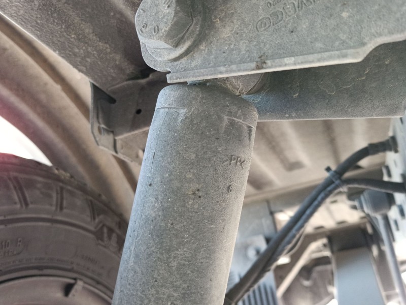 Recambio de amortiguador trasero derecho para iveco daily vi furgoneta 35s18, 35c18, 40c18, 50c18, 60c18, 65c18, 70c18 referenci