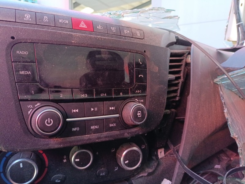 Recambio de sistema audio / radio cd para iveco daily vi furgoneta 35s18, 35c18, 40c18, 50c18, 60c18, 65c18, 70c18 referencia OE