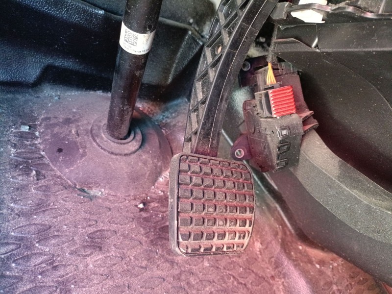 Recambio de pedal freno para iveco daily vi furgoneta 35s18, 35c18, 40c18, 50c18, 60c18, 65c18, 70c18 referencia OEM IAM   
