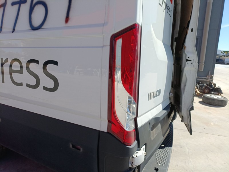 Recambio de piloto trasero izquierdo para iveco daily vi furgoneta 35s18, 35c18, 40c18, 50c18, 60c18, 65c18, 70c18 referencia OE
