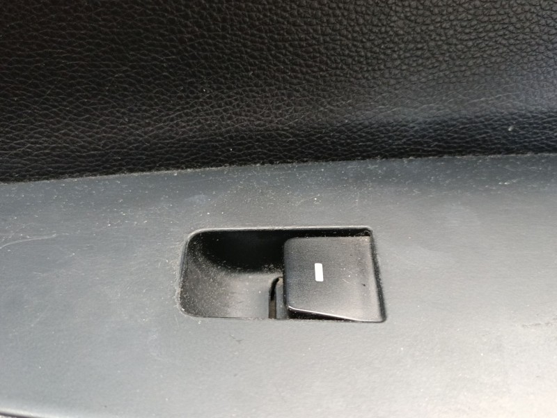 Recambio de mando elevalunas delantero derecho para hyundai tucson (tl, tle) 2.0 crdi referencia OEM IAM   
