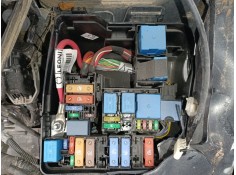 CAJA RELES / FUSIBLES 