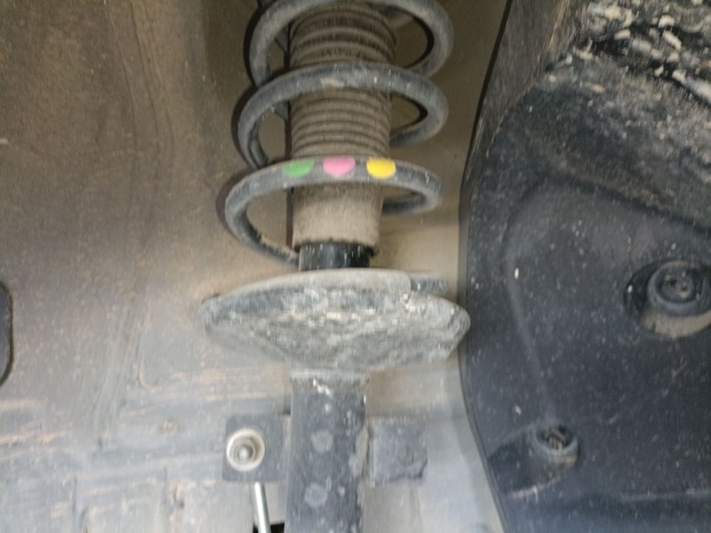 Recambio de amortiguador trasero izquierdo para dacia duster (hm_) 1.5 dci 115 4x4 (hmad) referencia OEM IAM   