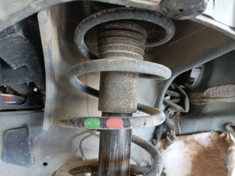 Recambio de amortiguador delantero derecho para dacia duster (hm_) 1.5 dci 115 4x4 (hmad) referencia OEM IAM   