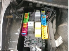 CAJA RELES / FUSIBLES 