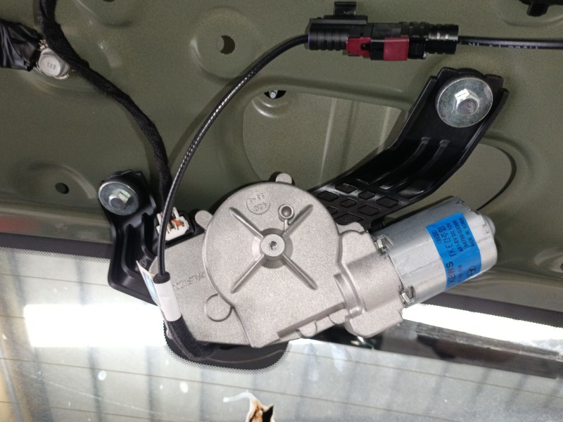 Recambio de motor limpia trasero para hyundai inster referencia OEM IAM   