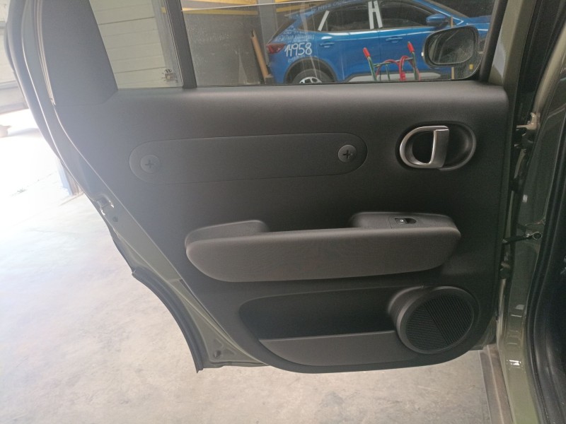 Recambio de guarnecido puerta trasera izquierda para hyundai inster referencia OEM IAM   
