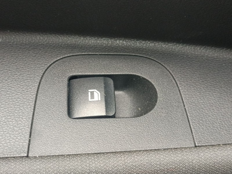 Recambio de mando elevalunas trasero izquierdo para hyundai inster referencia OEM IAM   