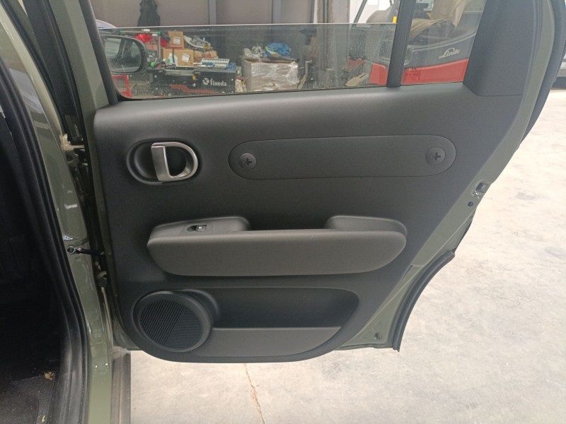 Recambio de guarnecido puerta trasera derecha para hyundai inster referencia OEM IAM   