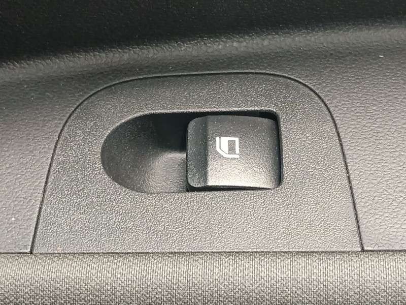 Recambio de mando elevalunas trasero derecho para hyundai inster referencia OEM IAM   