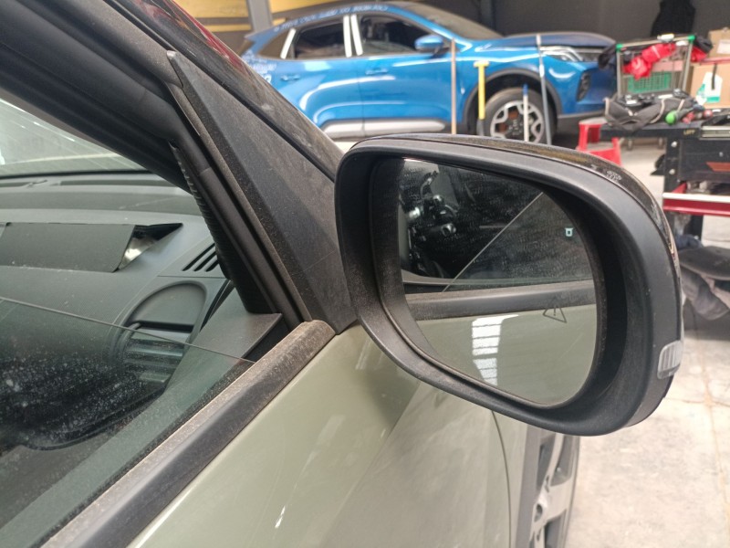 Recambio de retrovisor derecho electrico para hyundai inster referencia OEM IAM   