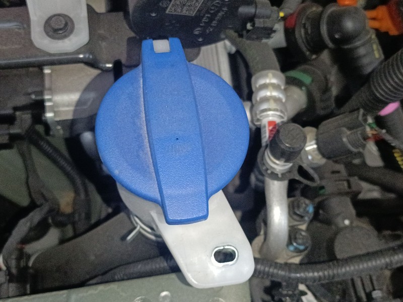 Recambio de deposito limpia para hyundai inster referencia OEM IAM   