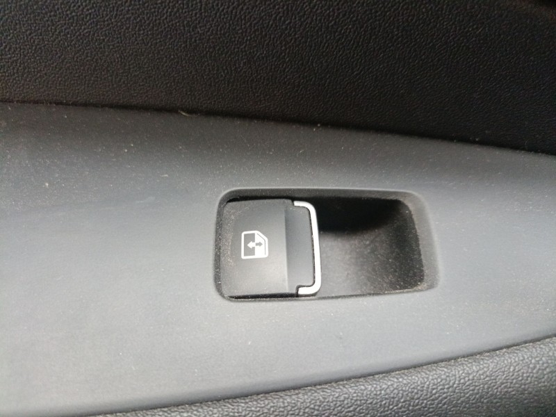 Recambio de mando elevalunas trasero izquierdo para hyundai santa fe iv (tm, tma) 2.2 crdi htrac referencia OEM IAM   