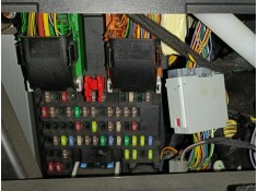 CAJA RELES / FUSIBLES 