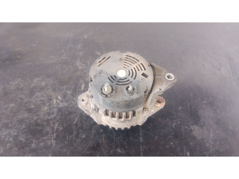 Recambio de alternador para nissan terrano ii (r20) 2.7 tdi 4wd referencia OEM IAM 231007F001 0123310051 