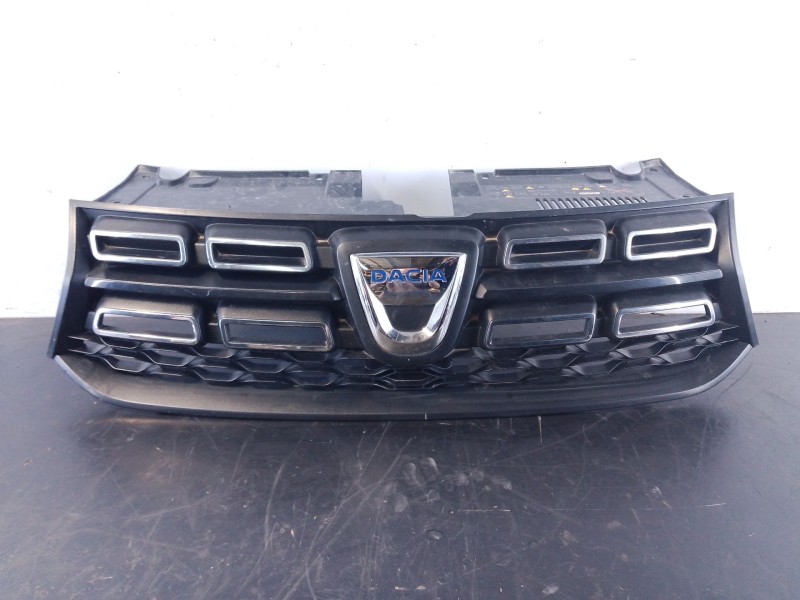 Recambio de rejilla delantera para dacia sandero stepway referencia OEM IAM 623107554R 623108072R P2-A2-18
