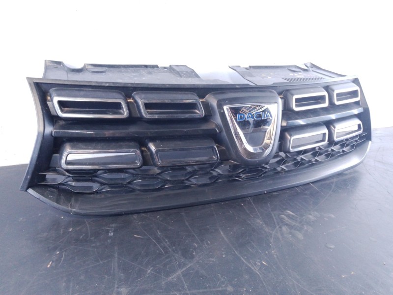 Recambio de rejilla delantera para dacia sandero stepway referencia OEM IAM 623107554R 623108072R P2-A2-18