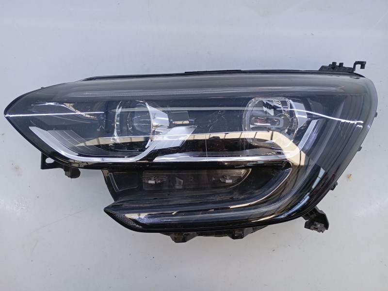 Recambio de faro izquierdo xenon para renault megane iv sedán 1.5 blue dci 115 (lva6) referencia OEM IAM   