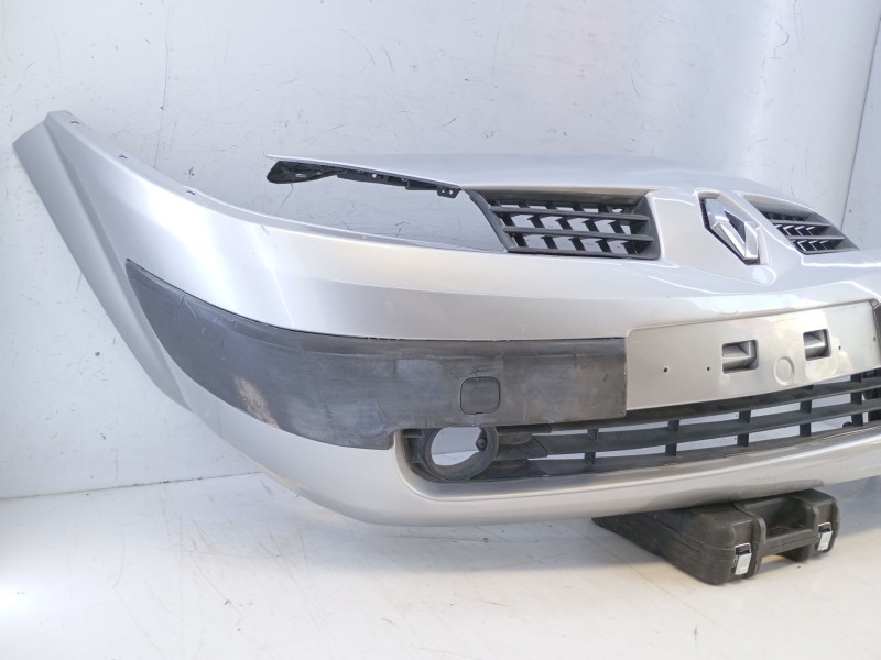 Recambio de paragolpes delantero para renault megane ii berlina 5p referencia OEM IAM   