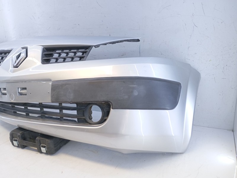 Recambio de paragolpes delantero para renault megane ii berlina 5p referencia OEM IAM   