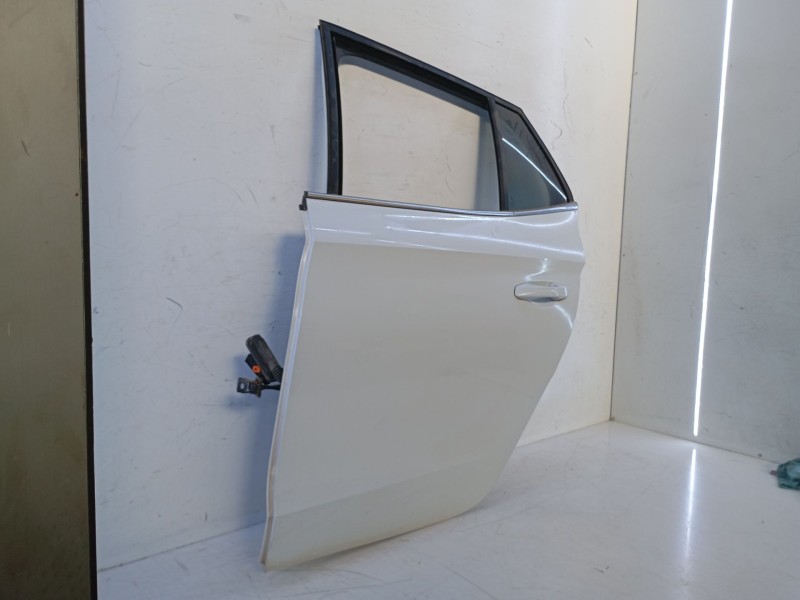 Recambio de puerta trasera izquierda para skoda fabia iv (pj3) 1.0 tsi referencia OEM IAM   