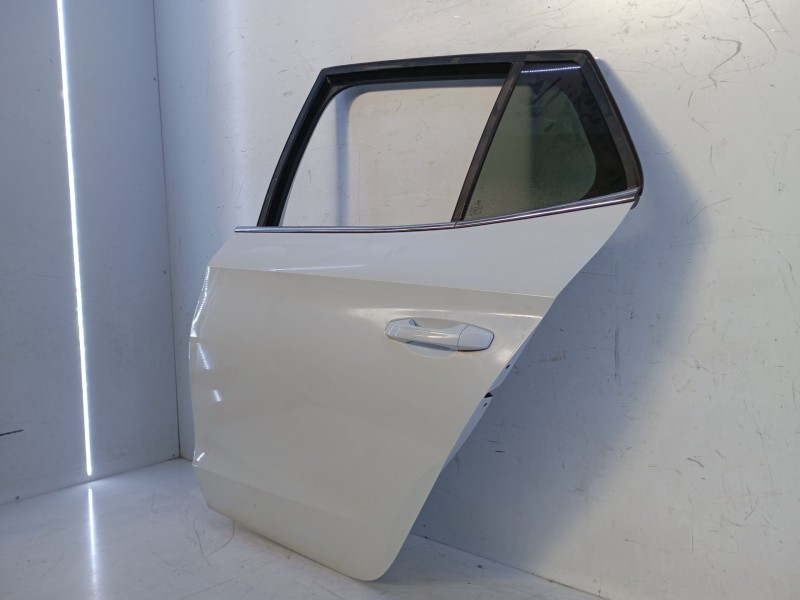 Recambio de puerta trasera izquierda para skoda fabia iv (pj3) 1.0 tsi referencia OEM IAM   