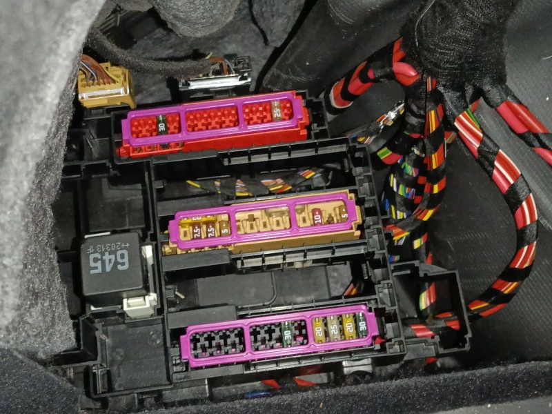 Recambio de caja reles / fusibles para audi q5 (fyb, fyg) 35 tdi mild hybrid referencia OEM IAM   