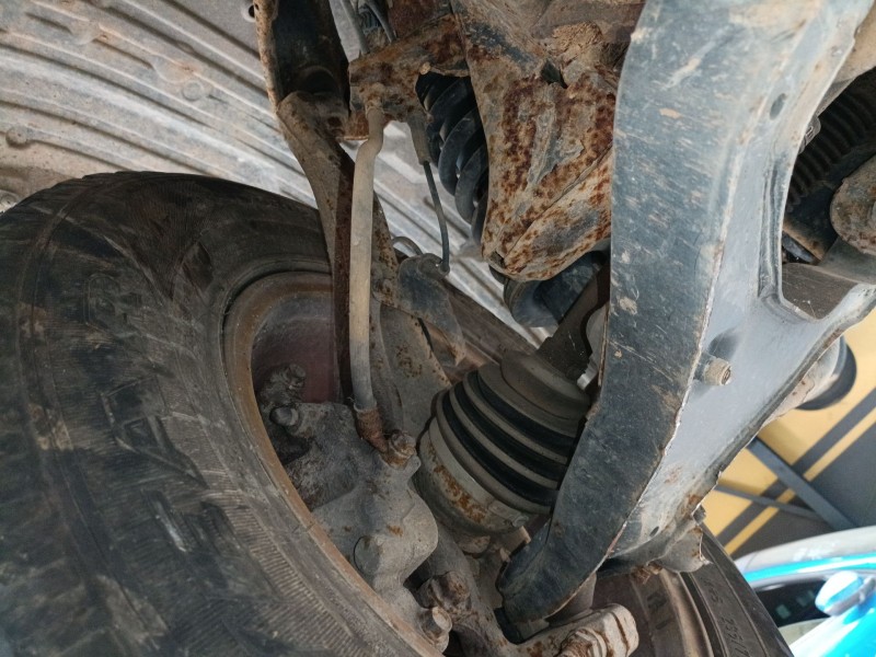 Recambio de mangueta delantera izquierda para nissan pathfinder iii (r51) 2.5 dci 4wd referencia OEM IAM   
