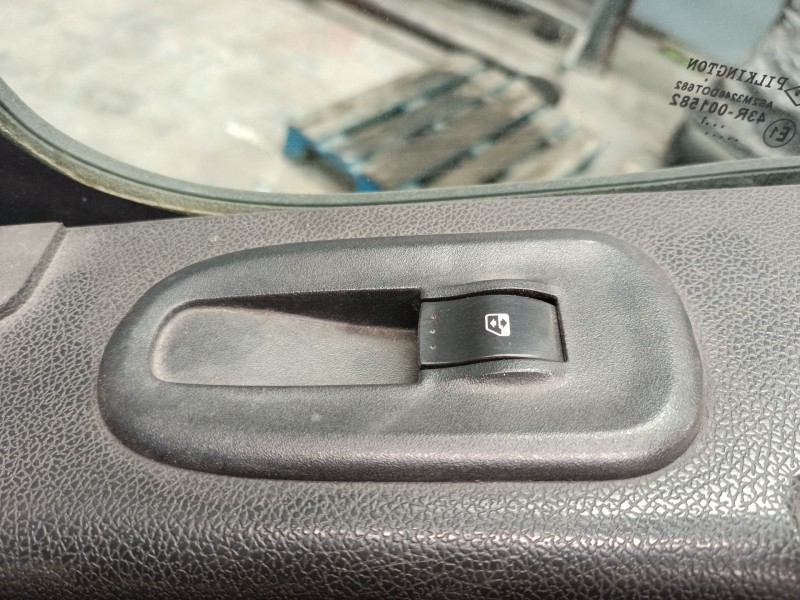 Recambio de mando elevalunas delantero derecho para renault master iii caja/chasis (ev, hv, uv) 2.3 dci 125 rwd (hv0c, hv0d, uv0