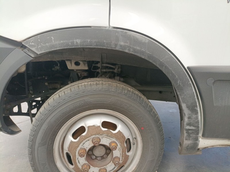 Recambio de aletin delantero izquierdo para iveco daily iv caja/chasis 35c12, 35s12 referencia OEM IAM   