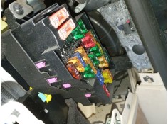 CAJA RELES / FUSIBLES 