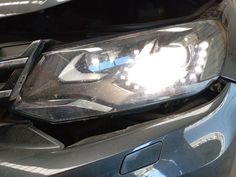Recambio de faro izquierdo xenon para volkswagen touareg (7p5, 7p6) 3.0 v6 tdi referencia OEM IAM 7P1941751  