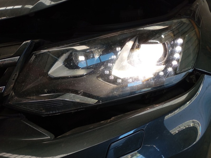 Recambio de faro izquierdo xenon para volkswagen touareg (7p5, 7p6) 3.0 v6 tdi referencia OEM IAM 7P1941751  