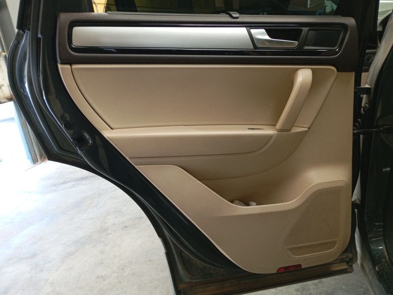 Recambio de guarnecido puerta trasera izquierda para volkswagen touareg (7p5, 7p6) 3.0 v6 tdi referencia OEM IAM   