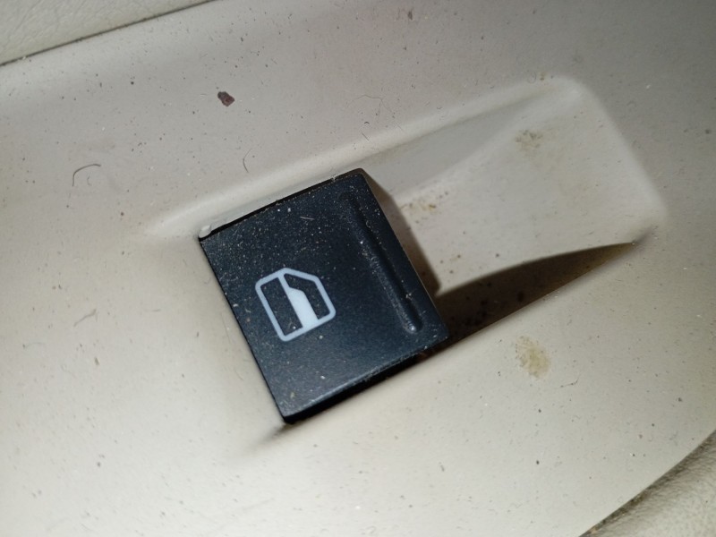 Recambio de mando elevalunas trasero izquierdo para volkswagen touareg (7p5, 7p6) 3.0 v6 tdi referencia OEM IAM   