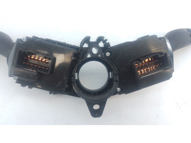 Recambio de mando intermitentes para kia carens iv 1.7 crdi referencia OEM IAM   