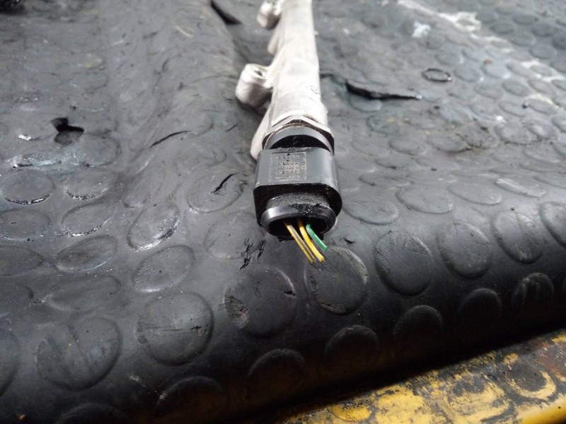 Recambio de rampa inyectora para » otros... modelos referencia OEM IAM 05C133320A  