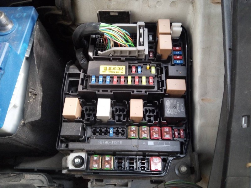Recambio de caja reles / fusibles para kia  kia cee¨d 2 (jd) referencia OEM IAM 919523X130  