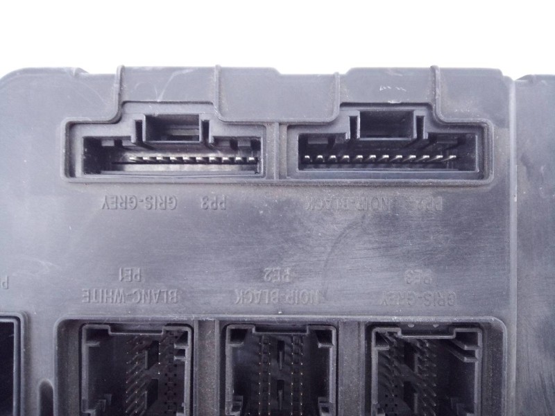 Recambio de caja reles / fusibles para » otros... modelos referencia OEM IAM 8200606826  E2-A1-33-8