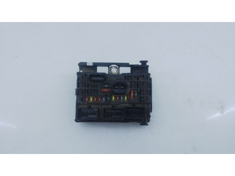 Recambio de caja reles / fusibles para  referencia OEM IAM 9656593780  E3-B2-35-4