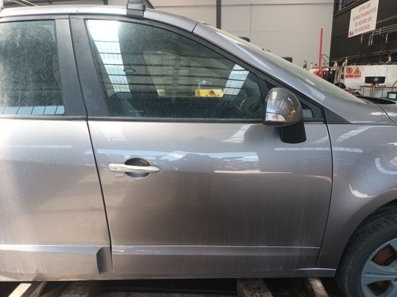 Recambio de puerta delantera derecha para renault referencia OEM IAM   