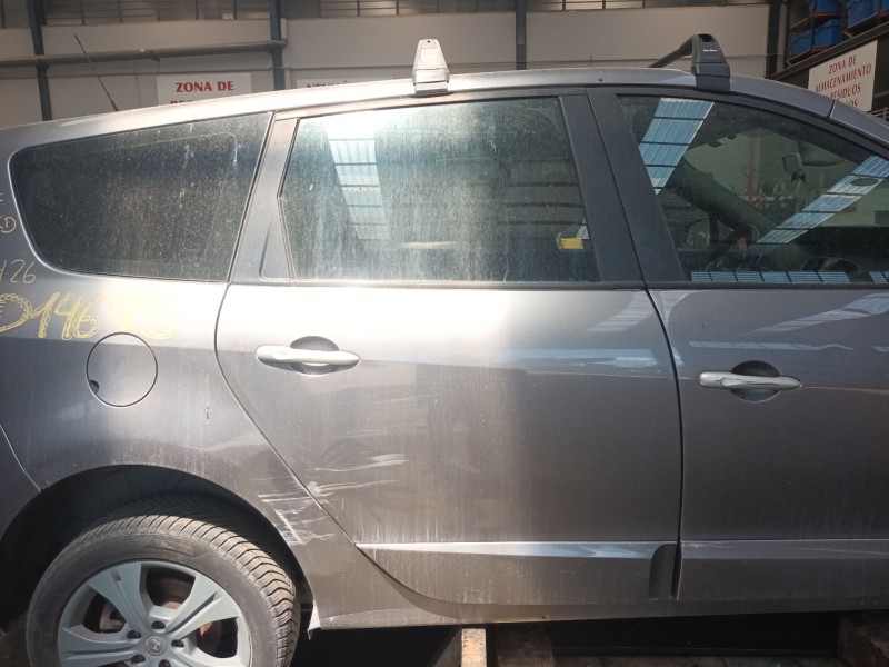 Recambio de puerta trasera derecha para renault referencia OEM IAM   