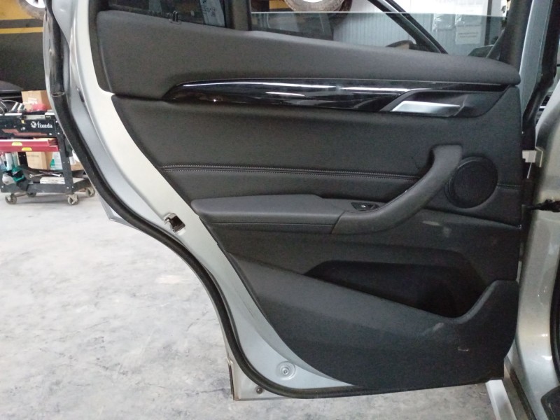 Recambio de guarnecido puerta trasera izquierda para bmw x1 (f48) xdrive 20 d referencia OEM IAM   