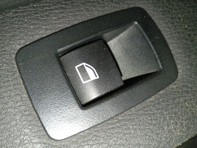 Recambio de mando elevalunas trasero izquierdo para bmw x1 (f48) xdrive 20 d referencia OEM IAM   