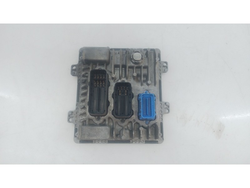 Recambio de centralita motor uce para opel astra j (p10) 1.6 cdti (68) referencia OEM IAM 55484727 395357783 
