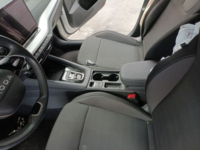 Recambio de consola central para skoda octavia iv (nx3, nn3, pv3) 2.0 tdi referencia OEM IAM   