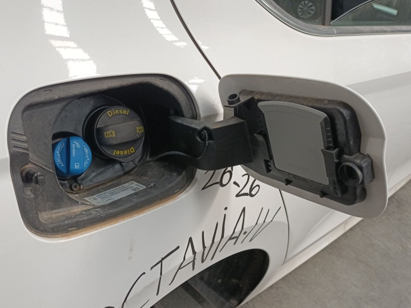 Recambio de tapa exterior combustible para skoda octavia iv (nx3, nn3, pv3) 2.0 tdi referencia OEM IAM   