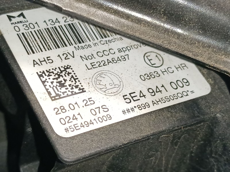 Recambio de faro izquierdo xenon para skoda octavia iv (nx3, nn3, pv3) 2.0 tdi referencia OEM IAM   