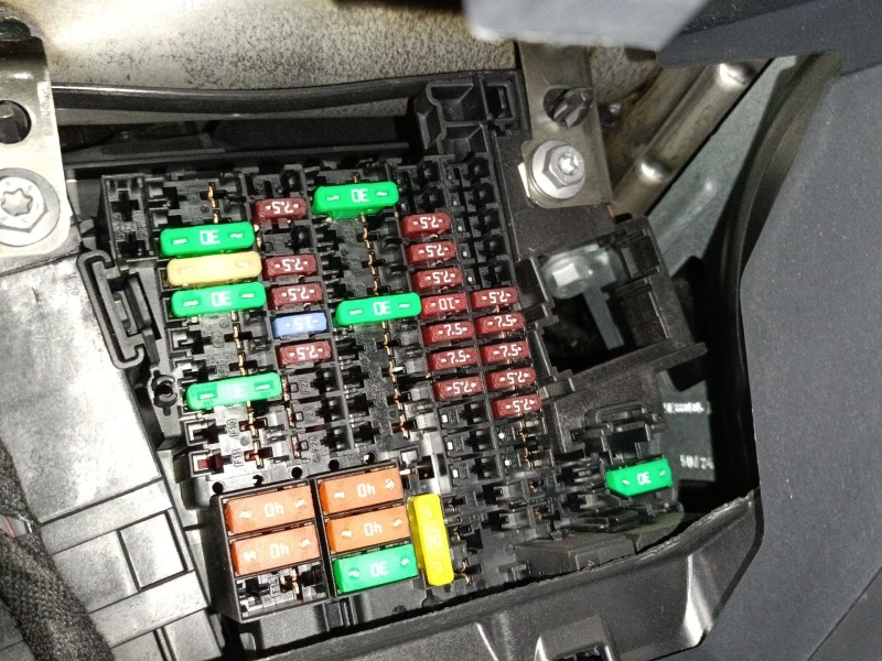 Recambio de caja reles / fusibles para skoda octavia iv (nx3, nn3, pv3) 2.0 tdi referencia OEM IAM   