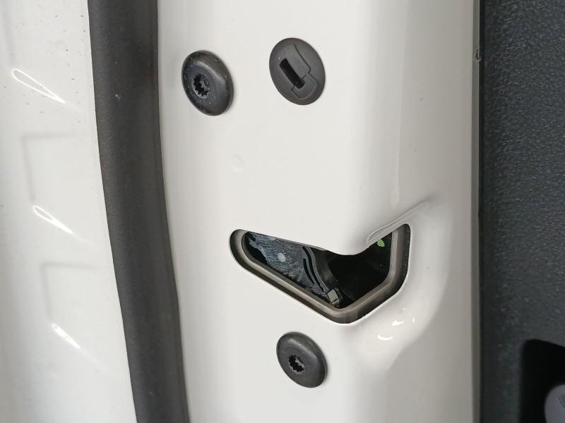 Recambio de cerradura puerta delantera izquierda para skoda octavia iv (nx3, nn3, pv3) 2.0 tdi referencia OEM IAM   